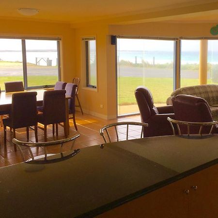 Horizons Beachfront Apartment Порт-Фері Екстер'єр фото