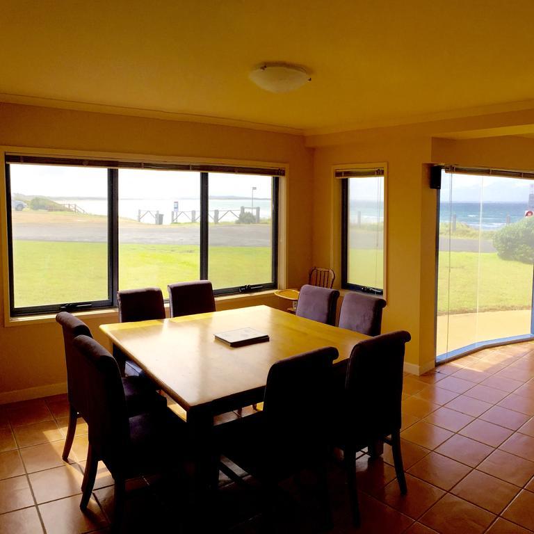 Horizons Beachfront Apartment Порт-Фері Номер фото