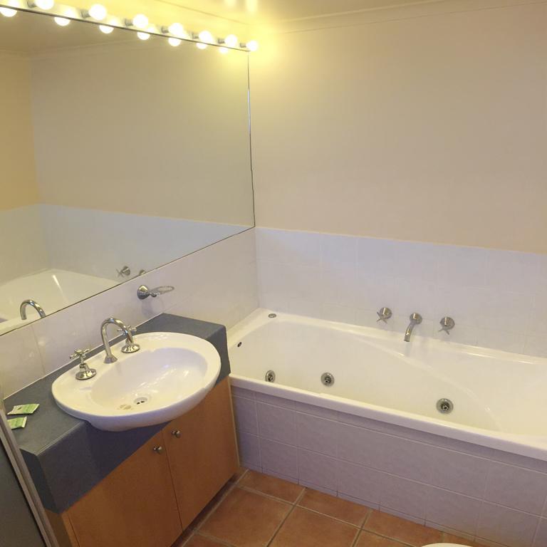 Horizons Beachfront Apartment Порт-Фері Номер фото