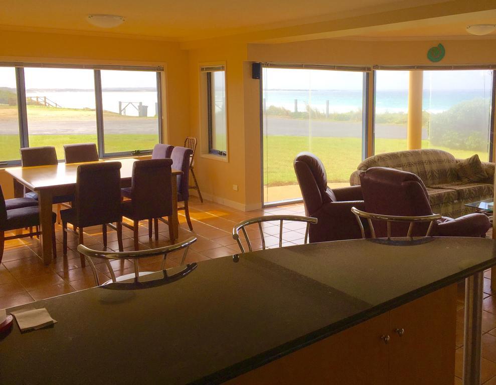 Horizons Beachfront Apartment Порт-Фері Екстер'єр фото