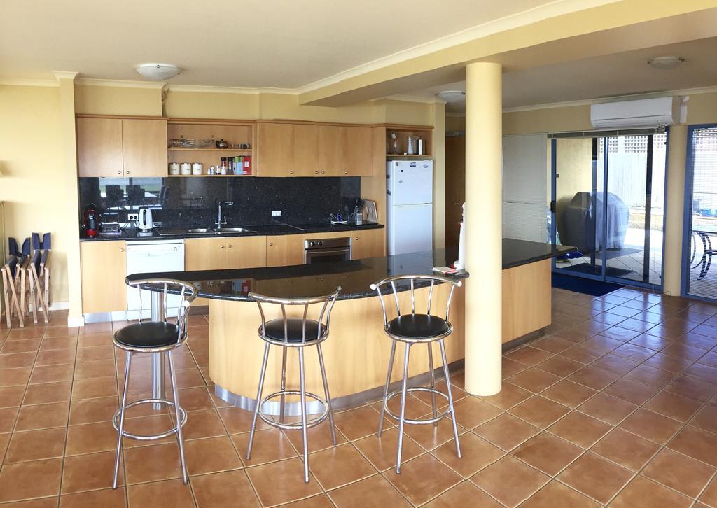 Horizons Beachfront Apartment Порт-Фері Екстер'єр фото