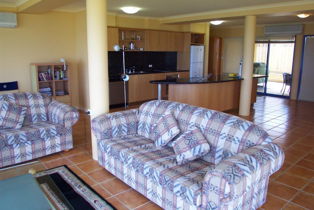 Horizons Beachfront Apartment Порт-Фері Екстер'єр фото